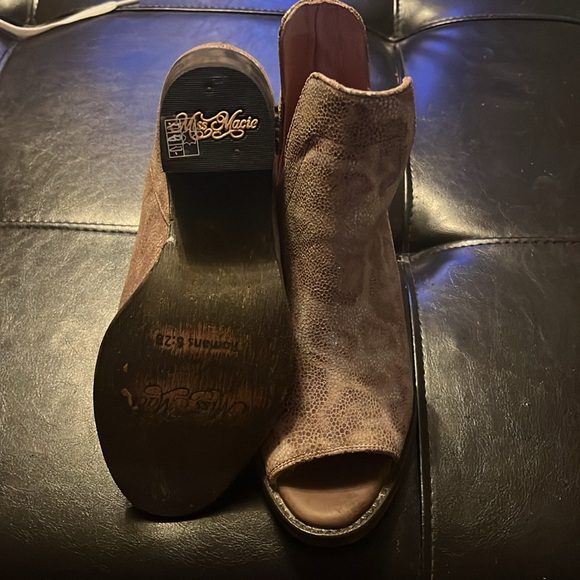 Miss Macie Boots Faith Collection - Girl Hush - Picture 2 of 3